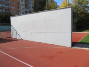 Nátěry v pavilonech a oprava tenisové zdi